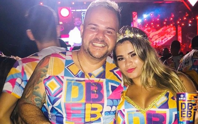 Casal em festa carnavalesca horas antes do crime.