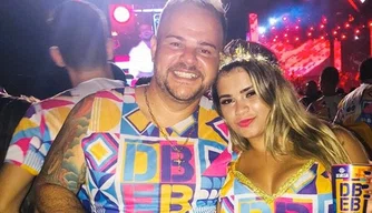 Casal em festa carnavalesca horas antes do crime.