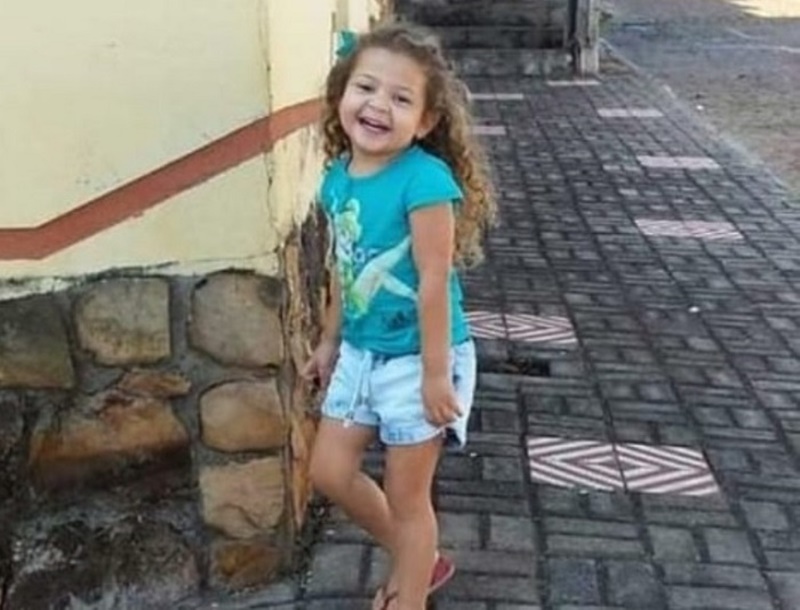 Maria Alice, de 5 anos