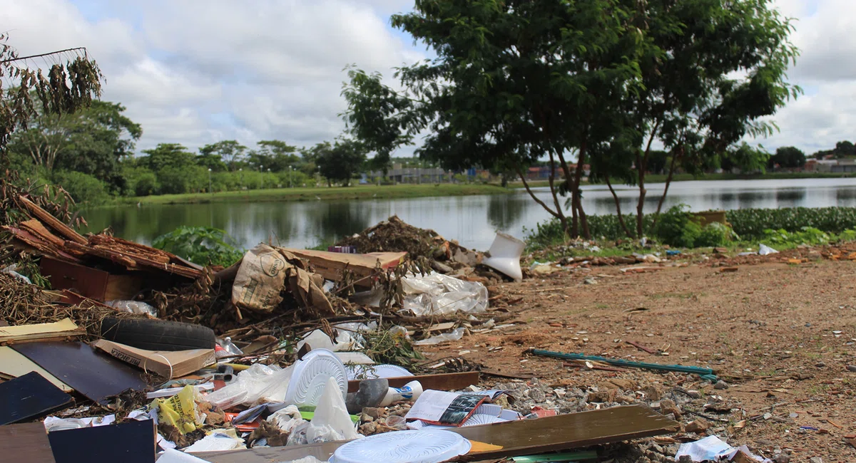 Lixo Próximo a Lagoa, Mocambinho