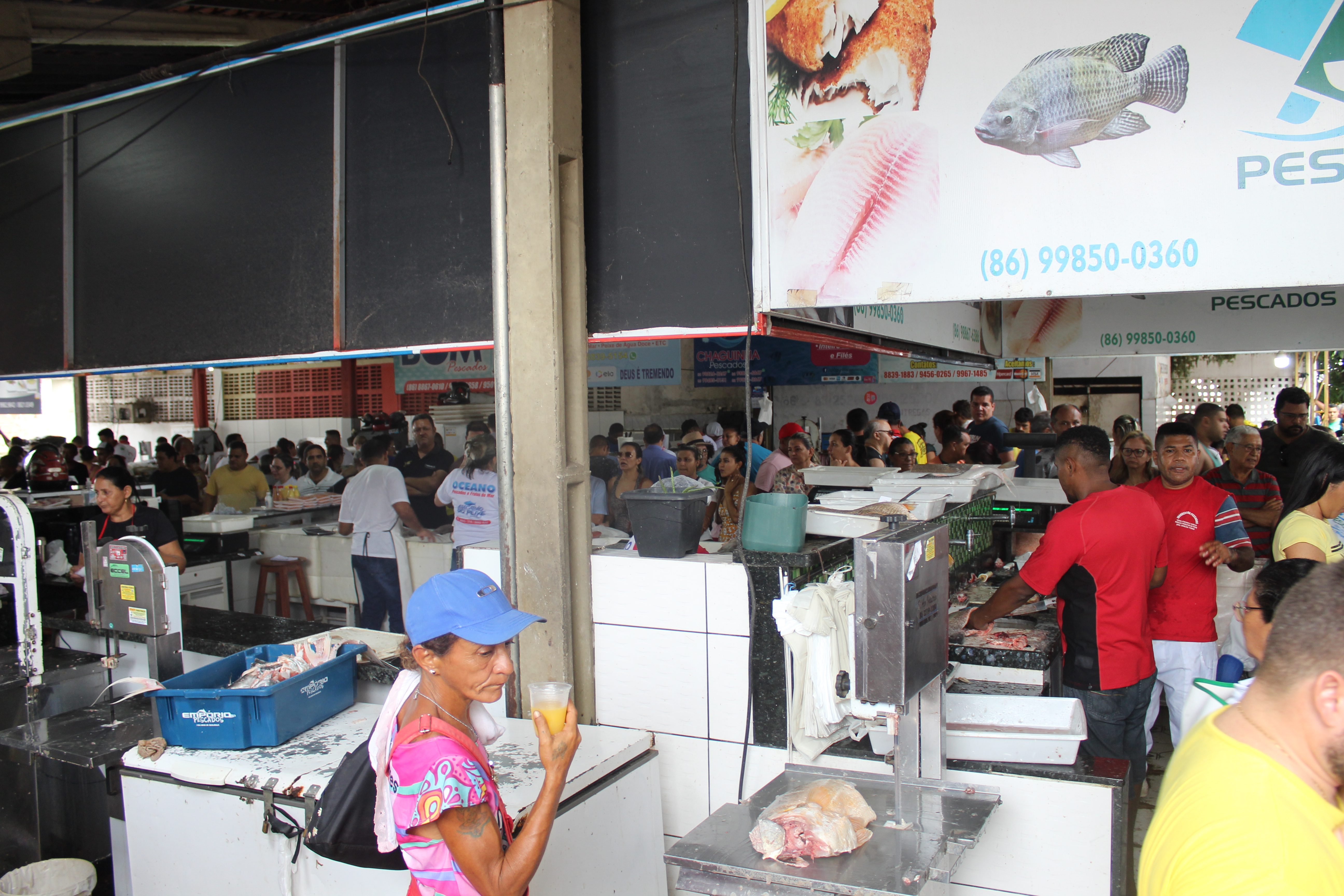 Movimento no Mercado do Peixe