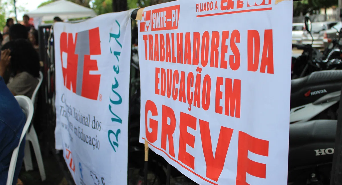 Cartazes expostos Em Protesto dos Professores