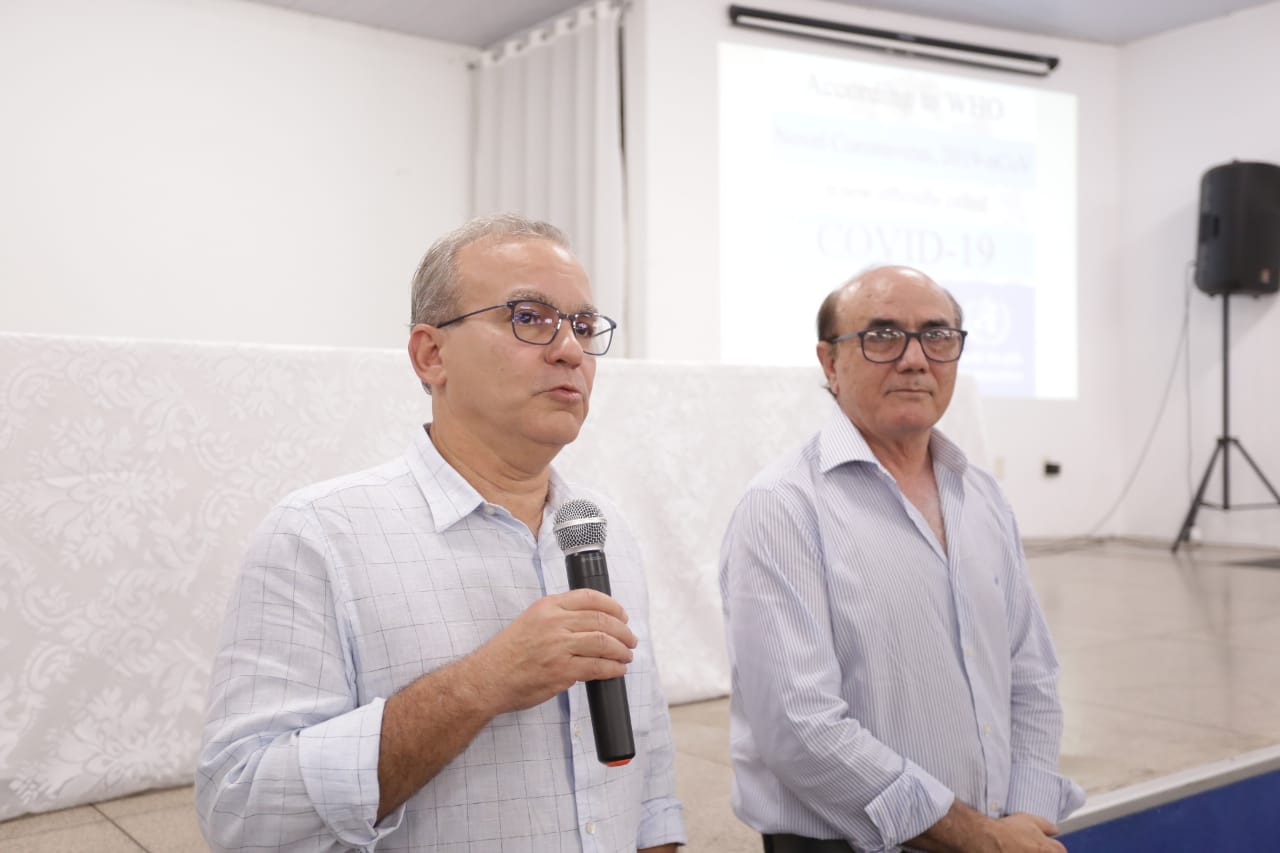 Prefeito Firmino Filho durante reuni~