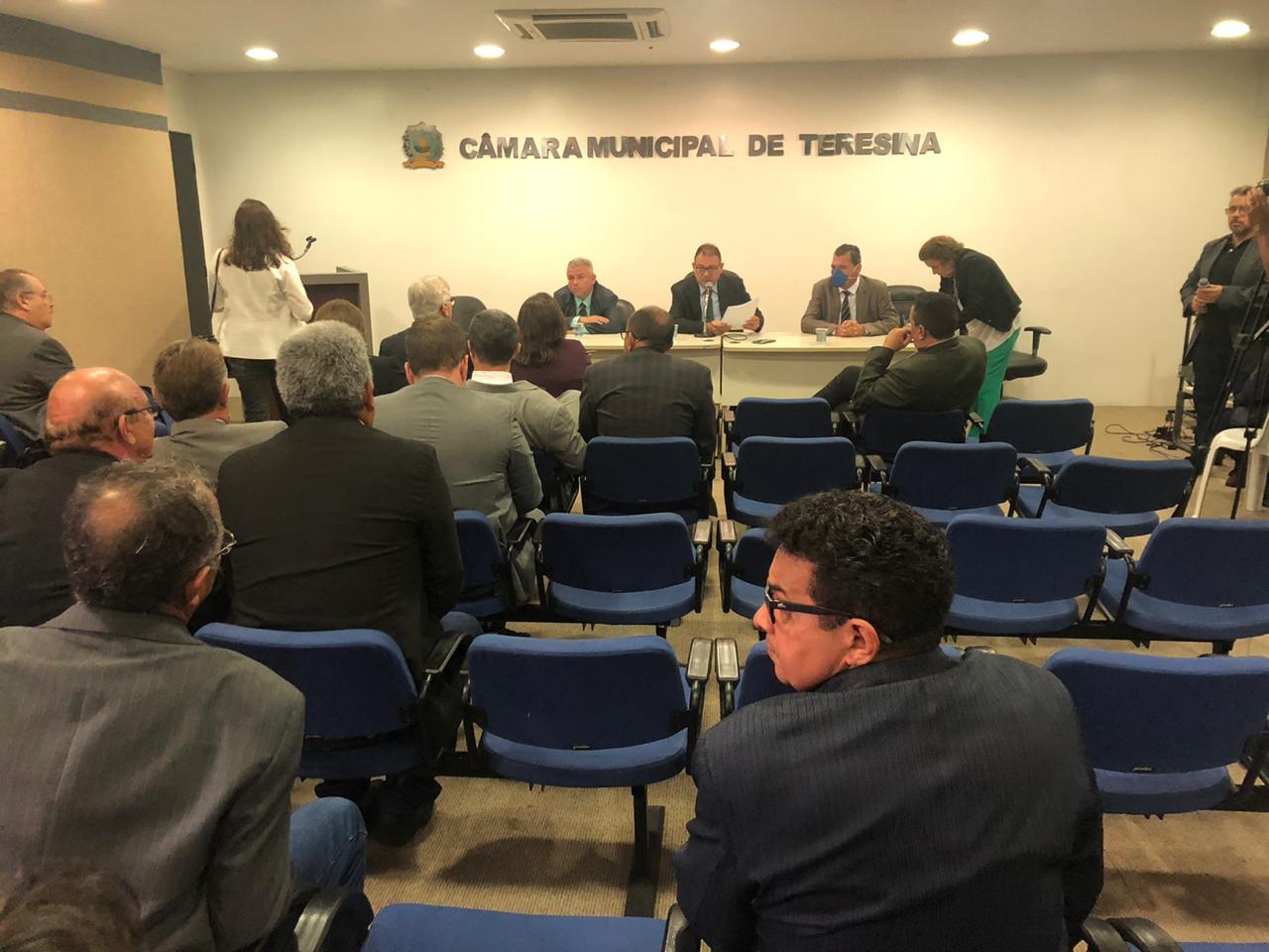 Votação do projeto de reajuste salarial para os professores da rede pública em Teresina.