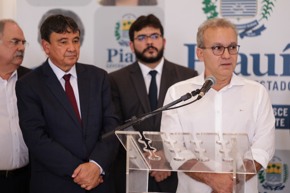 Firmino Filho participa de reunião do Comitê de Operações Especiais para combate ao coronavírus.