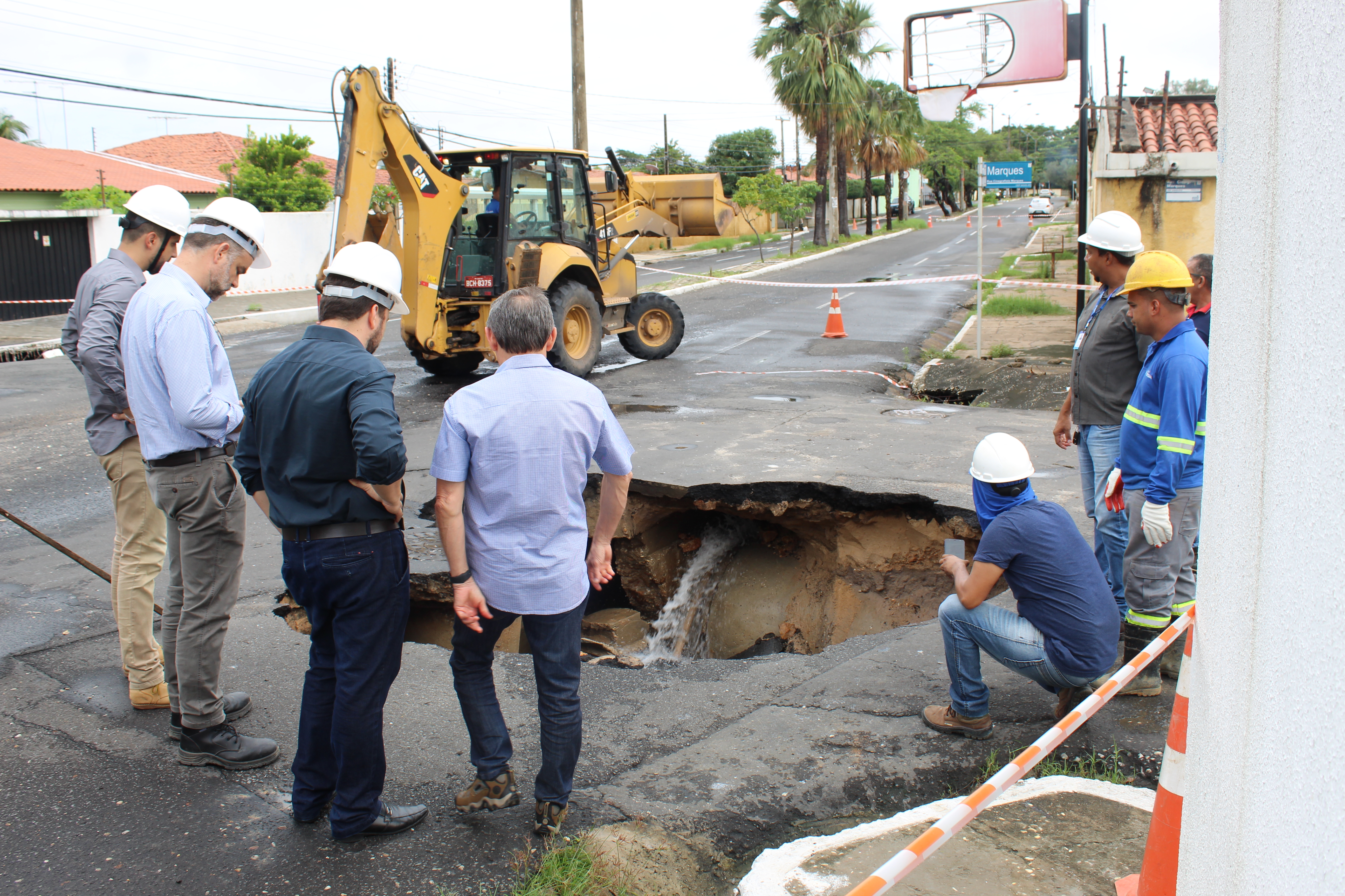 Técnicos da Águas de Teresina e da SDU Leste