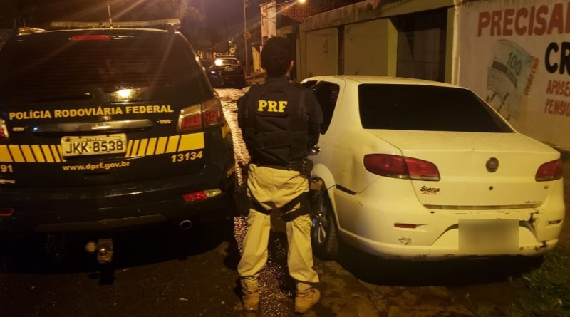 Momento da apreensão do carro