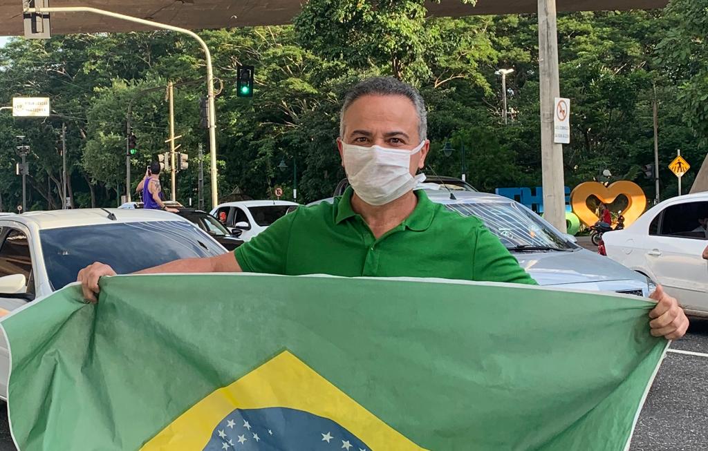 O empresário Valter Alencar participou da carreata a favor da reabertura do comércio.