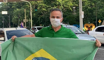 O empresário Valter Alencar participou da carreata a favor da reabertura do comércio.