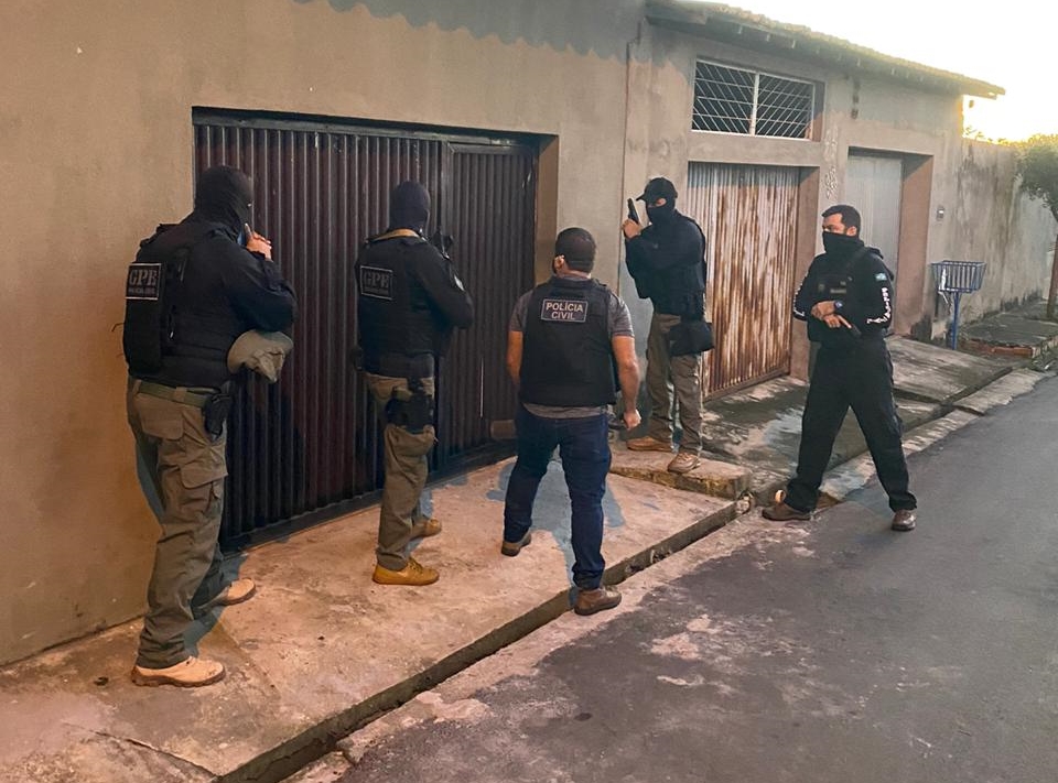 Agentes da GPE durante operação realizada na manhã de hoje (12).