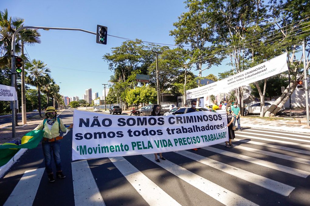 Empresários protestam pela reabertura do comércio em Teresina