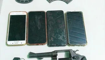 PM apreende quatro celulares e uma moto durante abordagem na zona Leste