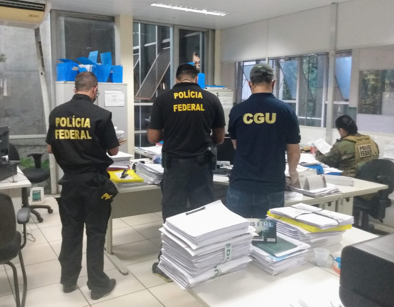 Polícia Federal cumpre mandados de busca e apreensão da Seduc