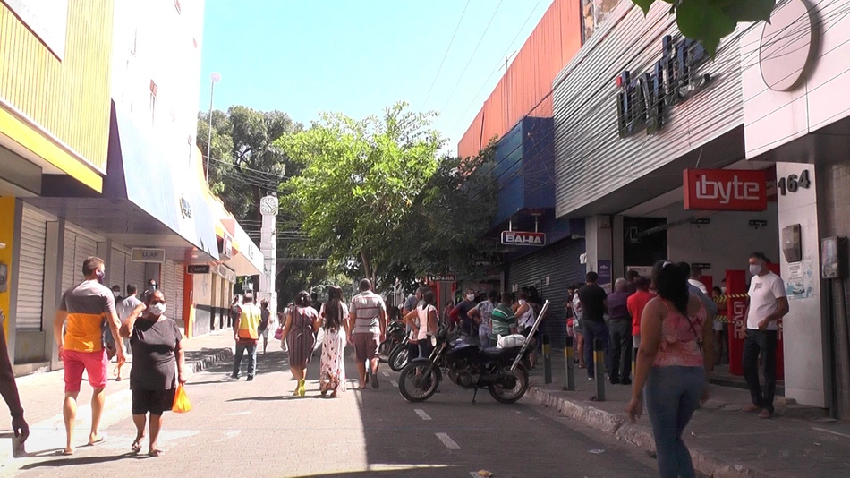 Reabertura de lojas no centro da cidade