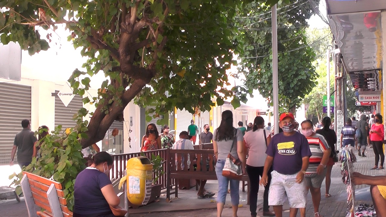 Reabertura de lojas no centro da cidade