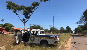 Uma viatura da Guarda Civil Municipal capotou no bairro Santa Bárbara.