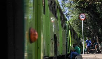 Ônibus paralisam em forma de protesto