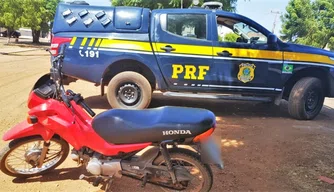 PRF apreende moto com mais de R$ 10 mil em multas na BR-316 em Picos