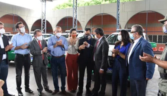 Governador entrega 24 viaturas novas à PM-PI