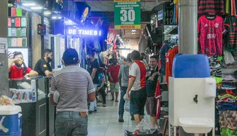 Fluxo de pessoas no shopping da cidade