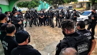 Policiais em Operação Fim de Ano da Sejus.