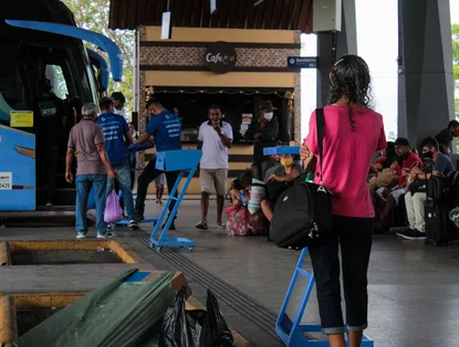 Movimentação na véspera de Natal aumenta na Rodoviária de Teresina