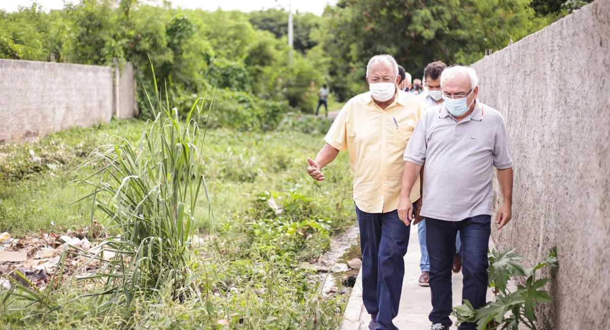 Dr. Pessoa visita obras de galerias na zona Leste de Teresina