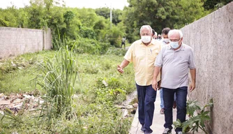 Dr. Pessoa visita obras de galerias na zona Leste de Teresina