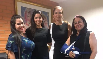 Lucy Soares e integrantes da Apae.