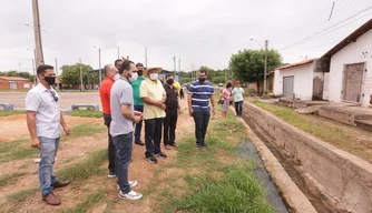 Dr. Pessoa visita obras e garante reforma do Mercado do Renascença II