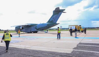 Avião com a vacina pousou por volta das 15h em Teresina.