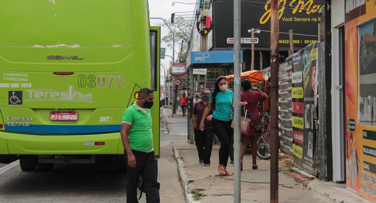 Ônibus na parada