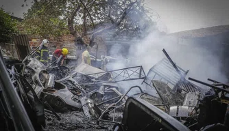 Incêndio atinge sucata na zona Norte de Teresina