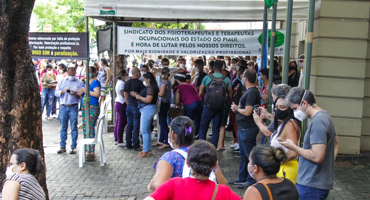 SENATEPI protesta em frente a Prefeitura de Teresina.