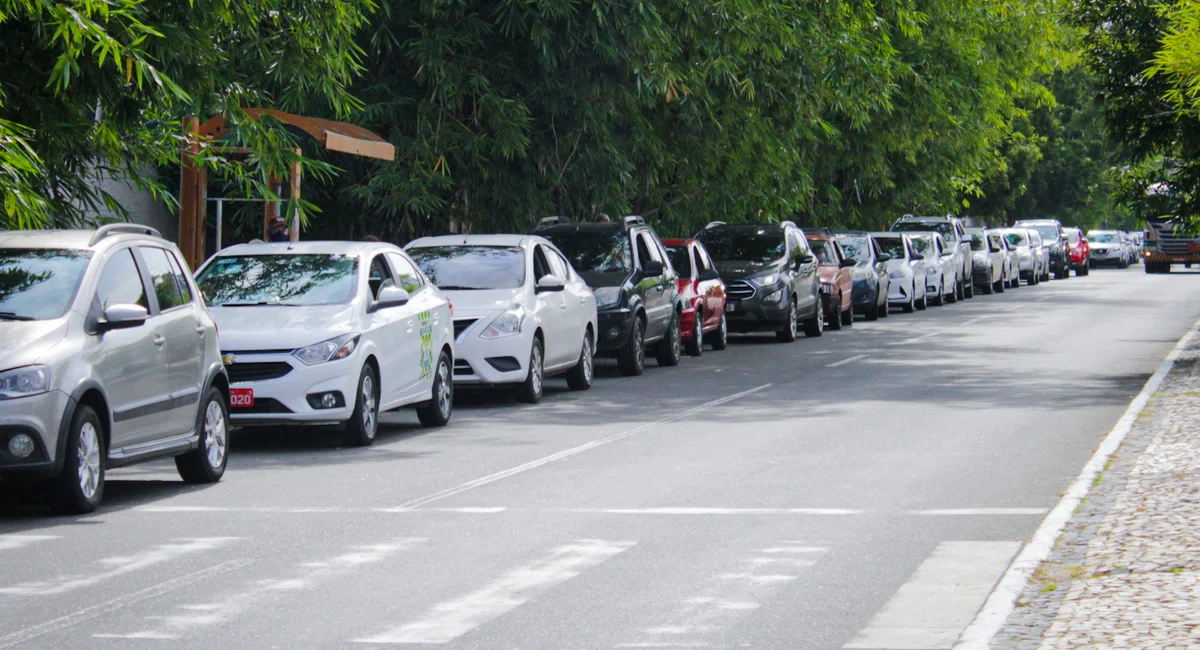 Fila para vacinação dos idosos em Teresina