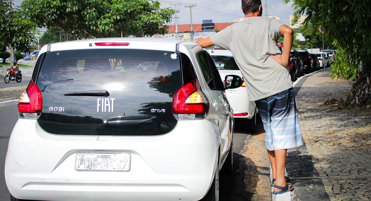 Fila para vacinação dos idosos em Teresina