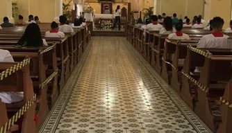 Igreja funcionando com restrições