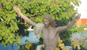 Imagem do Cristo Ressuscitado percorre as ruas de Teresina.