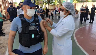 Agentes da GCM de Teresina recebem 1ª dose da vacina contra Covid