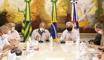 O prefeito esteve reunido com titulares das SAADs