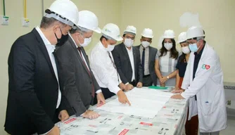 Governador Wellington Dias visita obras do HGV em Teresina.