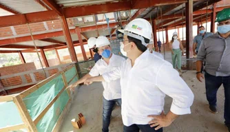 Rafael Fonteles vista obras do Novo Hospital de Picos