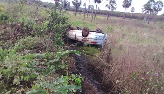 Carro do ex-vereador Chiquinho do Bento após o acidente em Esperantina.