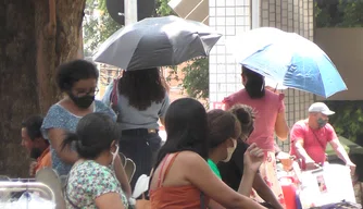 Teresinenses sofrem com o calor do B-R-O-Bró