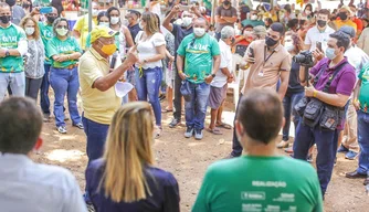 Prefeito Dr. Pessoa em feira de arte e agricultura familiar rural no povoado Santa Luz.