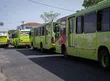 Ônibus coletivo parados durante protesto na Rua Areolino de Abreu.