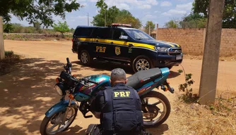 Motocicleta apreendida em Valença do Piauí