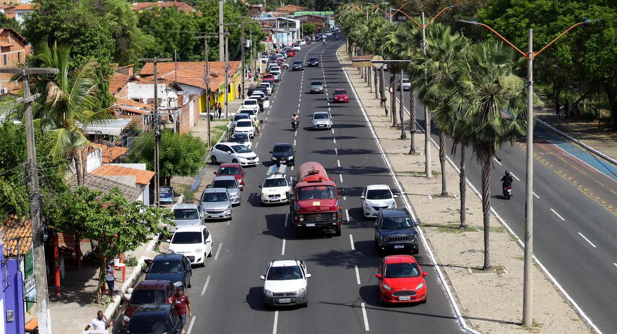 Fila no posto da Avenida Marechal Castelo Branco