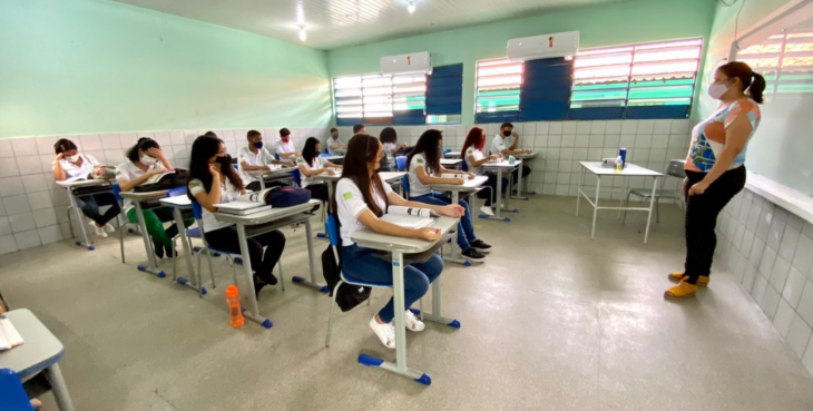 Retorno 100% presencial das escolas estaduais.