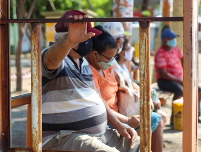 Usuários reclamam da demora dos ônibus no 5º dia de greve em Teresina